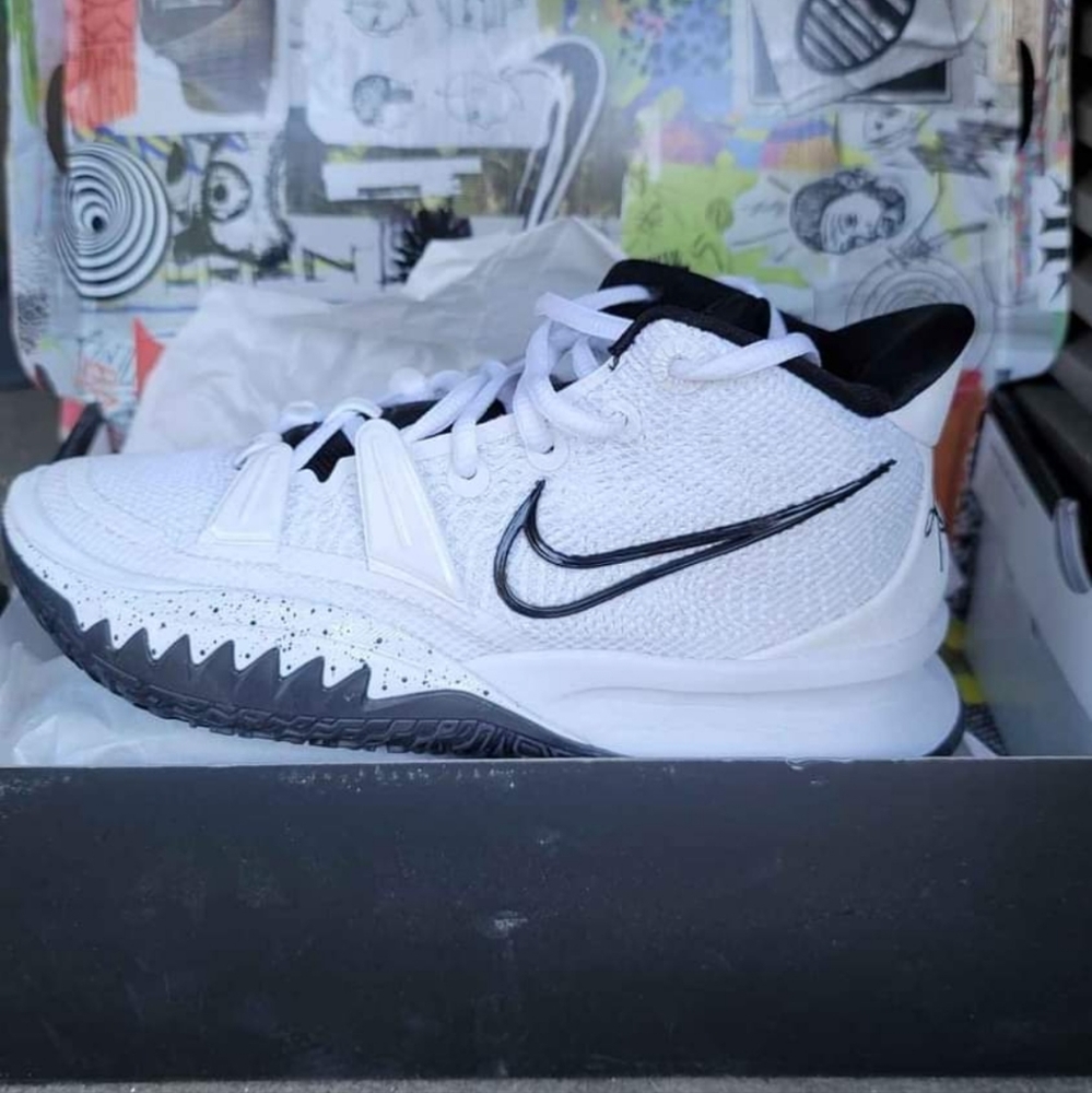 Brand new in box Nike Kyrie 7